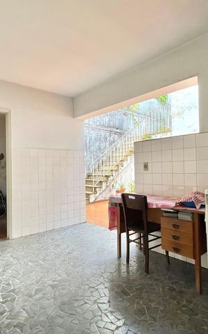 Casa à venda com 250m², 5 quartos e 5 vagas Casa à venda com 250m², 5 quartos e 5 vagasÁrea de Serviço