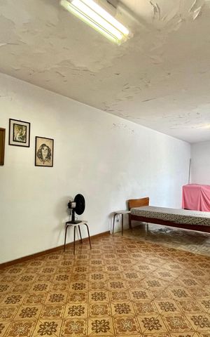 Casa à venda com 250m², 5 quartos e 5 vagas Casa à venda com 250m², 5 quartos e 5 vagasFundos