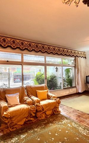 Casa à venda com 250m², 5 quartos e 5 vagas Casa à venda com 250m², 5 quartos e 5 vagasSala