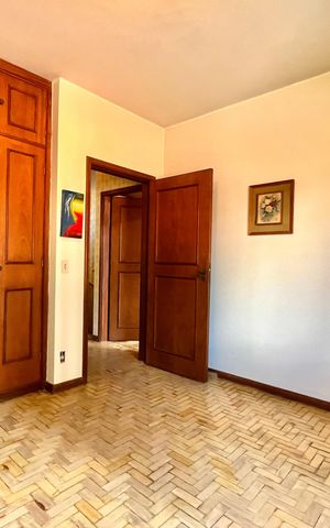 Casa à venda com 250m², 5 quartos e 5 vagas Casa à venda com 250m², 5 quartos e 5 vagasQuarto 3