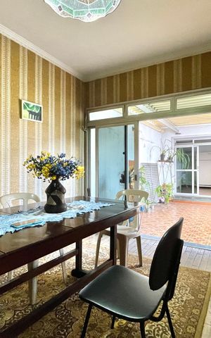 Casa à venda com 250m², 5 quartos e 5 vagas Casa à venda com 250m², 5 quartos e 5 vagasSala de Jantar