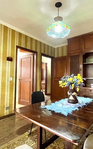 Casa à venda com 250m², 5 quartos e 5 vagas Casa à venda com 250m², 5 quartos e 5 vagasSala de Jantar