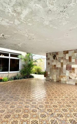 Casa à venda com 250m², 5 quartos e 5 vagas Casa à venda com 250m², 5 quartos e 5 vagasGaragem