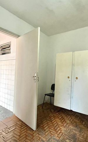 Casa à venda com 250m², 5 quartos e 5 vagas Casa à venda com 250m², 5 quartos e 5 vagasQuarto de Serviço