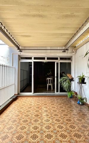Casa à venda com 250m², 5 quartos e 5 vagas Casa à venda com 250m², 5 quartos e 5 vagasÁrea externa