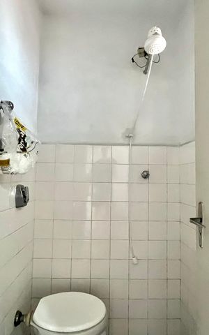 Casa à venda com 250m², 5 quartos e 5 vagas Casa à venda com 250m², 5 quartos e 5 vagasBanheiro de serviço