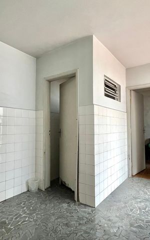 Casa à venda com 250m², 5 quartos e 5 vagas Casa à venda com 250m², 5 quartos e 5 vagasÁrea de Serviço