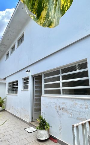 Casa à venda com 250m², 5 quartos e 5 vagas Casa à venda com 250m², 5 quartos e 5 vagasÁrea externa