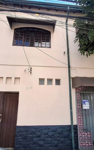 Casa à venda com 118m², 2 quartos e 1 vaga Casa à venda com 118m², 2 quartos e 1 vagaFachada