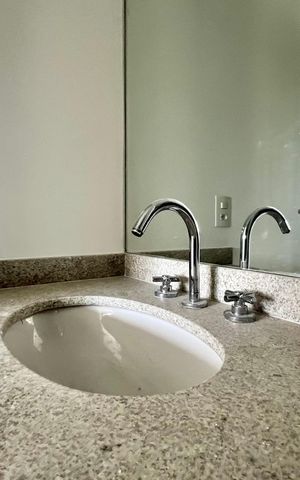 Apartamento para alugar com 28m², 1 quarto e sem vaga Apartamento para alugar com 28m², 1 quarto e sem vagaBanheiro da Suíte