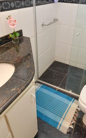 Casa à venda com 185m², 4 quartos e 7 vagas Casa à venda com 185m², 4 quartos e 7 vagasBanheiro