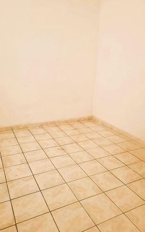 Casa à venda com 65m², 3 quartos e sem vaga Casa à venda com 65m², 3 quartos e sem vagaSala