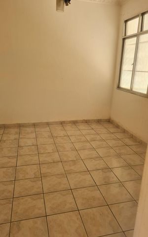 Casa à venda com 65m², 3 quartos e sem vaga Casa à venda com 65m², 3 quartos e sem vagaSala