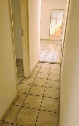 Casa à venda com 65m², 3 quartos e sem vaga Casa à venda com 65m², 3 quartos e sem vagaSala