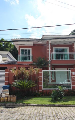 Casa de condomínio à venda com 600m², 4 quartos e 3 vagasFachada