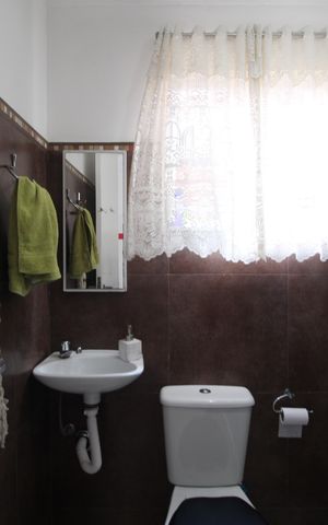 Casa de condomínio à venda com 600m², 4 quartos e 3 vagasBanheiro de Serviço