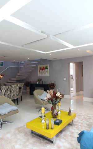 Casa de condomínio à venda com 600m², 4 quartos e 3 vagasSala