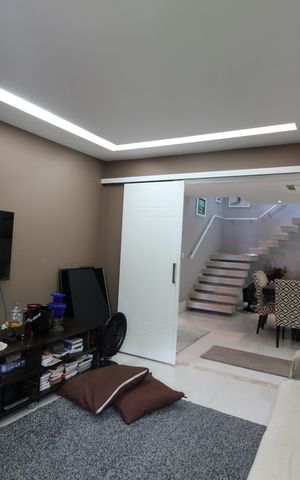 Casa de condomínio à venda com 600m², 4 quartos e 3 vagasSala