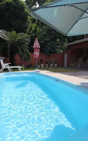 Casa de condomínio à venda com 600m², 4 quartos e 3 vagasPiscina