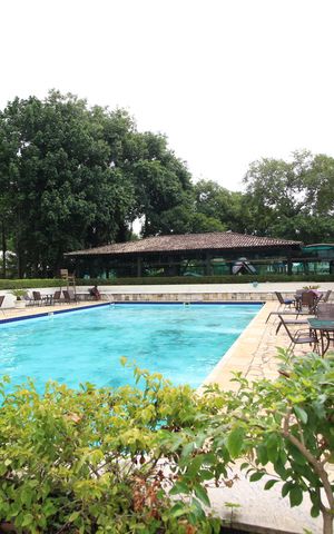 Casa de condomínio à venda com 600m², 4 quartos e 3 vagasÁrea Comum - Piscina