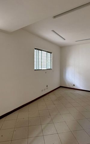 Casa à venda com 254m², 4 quartos e 3 vagasCozinha 