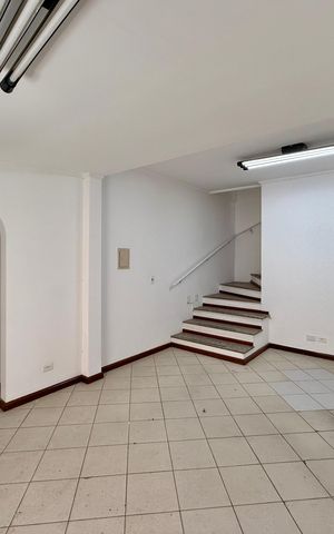 Casa à venda com 254m², 4 quartos e 3 vagasSala