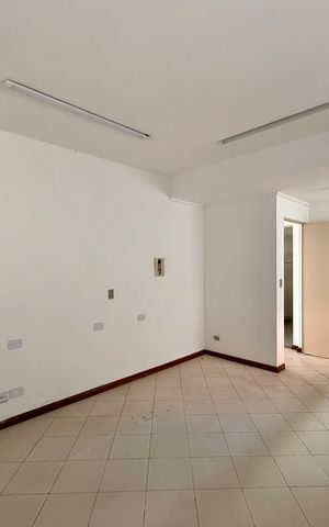 Casa à venda com 254m², 4 quartos e 3 vagasCozinha 