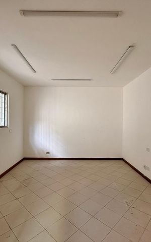 Casa à venda com 254m², 4 quartos e 3 vagasCozinha 