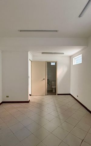 Casa à venda com 254m², 4 quartos e 3 vagasCozinha 