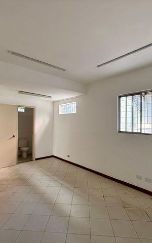 Casa à venda com 254m², 4 quartos e 3 vagasCozinha 