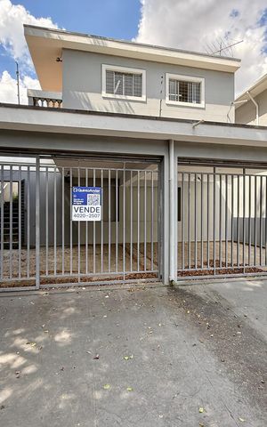 Casa à venda com 254m², 4 quartos e 3 vagasFachada 