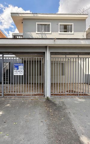 Casa à venda com 254m², 4 quartos e 3 vagasFachada 