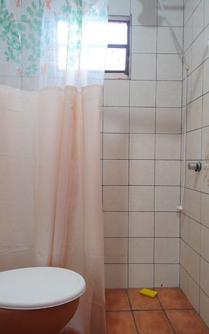 Casa à venda com 96m², 2 quartos e 1 vagaBanheiro