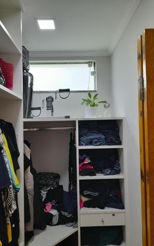 Casa à venda com 283m², 3 quartos e sem vaga Casa à venda com 283m², 3 quartos e sem vagaCloset