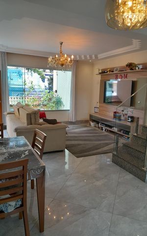 Casa à venda com 283m², 3 quartos e sem vaga Casa à venda com 283m², 3 quartos e sem vagaSala