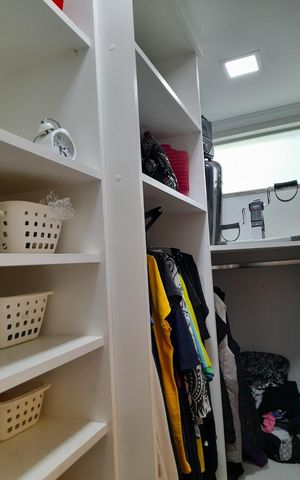 Casa à venda com 283m², 3 quartos e sem vaga Casa à venda com 283m², 3 quartos e sem vagaCloset