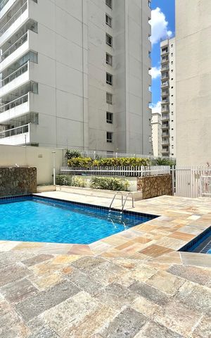 Apartamento à venda com 159m², 4 quartos e 2 vagas Apartamento à venda com 159m², 4 quartos e 2 vagasÁrea comum - Piscina