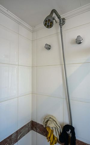 Apartamento à venda com 300m², 4 quartos e 4 vagasChuveiro do banheiro da Suíte 3