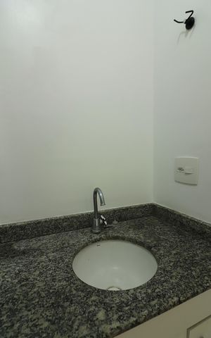 Apartamento à venda com 49m², 2 quartos e 1 vagaBanheiro Social