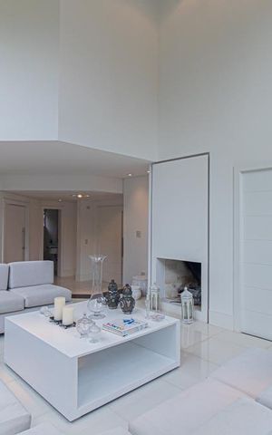 Casa à venda com 643m², 3 quartos e 3 vagas Casa à venda com 643m², 3 quartos e 3 vagasSala