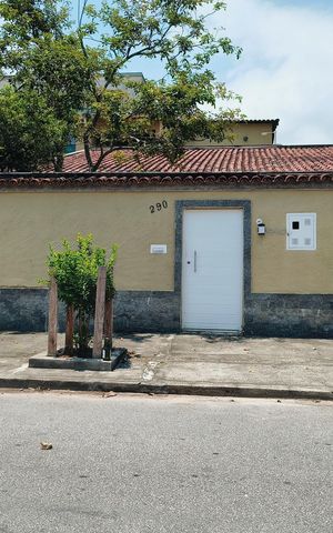 Casa de condomínio à venda com 319m², 4 quartos e 2 vagas Casa de condomínio à venda com 319m², 4 quartos e 2 vagasFachada