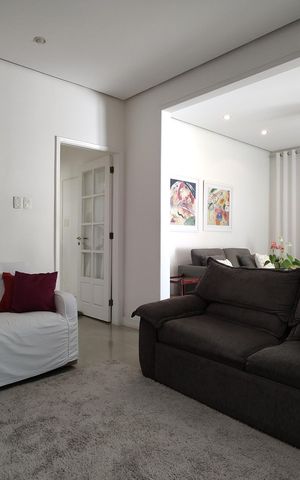 Casa de condomínio à venda com 319m², 4 quartos e 2 vagas Casa de condomínio à venda com 319m², 4 quartos e 2 vagasSala