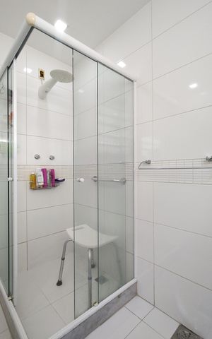 Casa de condomínio à venda com 319m², 4 quartos e 2 vagasBanheiro 1