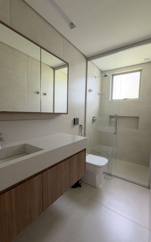 Casa de condomínio para alugar com 298m², 5 quartos e 4 vagas