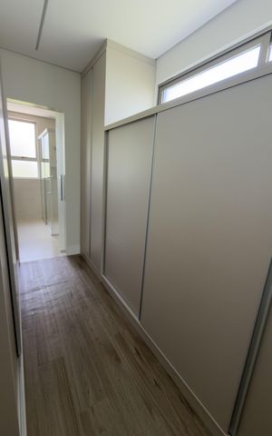 Casa de condomínio para alugar com 298m², 5 quartos e 4 vagas