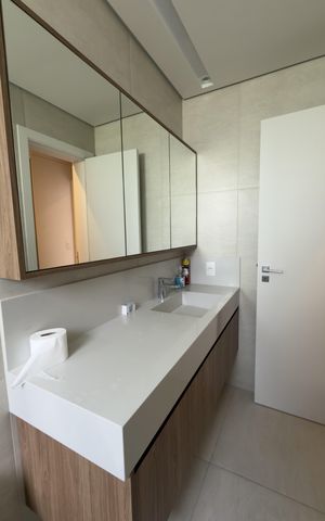 Casa de condomínio para alugar com 298m², 5 quartos e 4 vagas