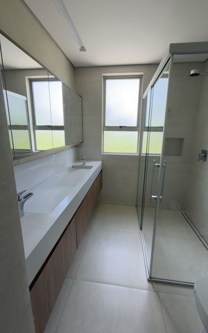 Casa de condomínio para alugar com 298m², 5 quartos e 4 vagas