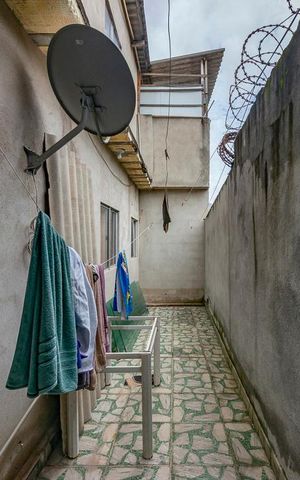 Casa à venda com 460m², 5 quartos e 8 vagas Casa à venda com 460m², 5 quartos e 8 vagasÁrea de Serviço 1