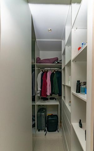 Casa à venda com 460m², 5 quartos e 8 vagas Casa à venda com 460m², 5 quartos e 8 vagasCloset da suíte