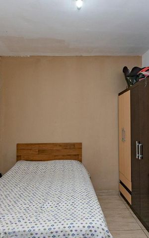 Casa à venda com 460m², 5 quartos e 8 vagas Casa à venda com 460m², 5 quartos e 8 vagasQuarto 3